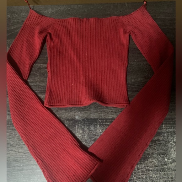 GARAGE Off The Shoulder Cropped Red Full Sleeve Top - Picture 2 of 3